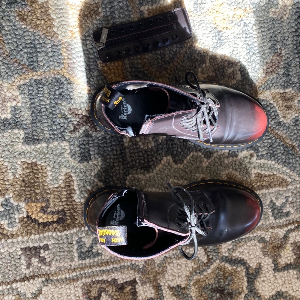 Dr. Martens size 9. Only worn once to break in